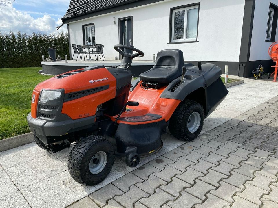 Aufsitzmäher Aufsitzmulcher Husqvarna no e Mail mieten