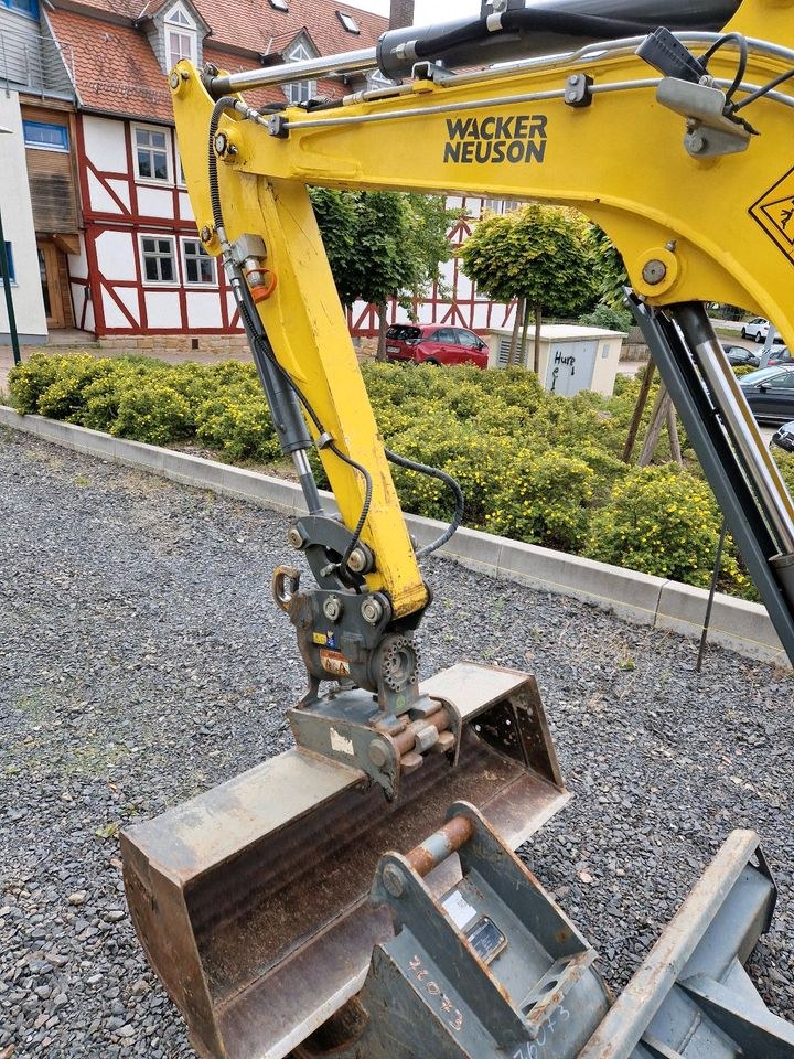Bagger Minibagger 2,5 t Wacker Neuson ET 24 mieten in Edermünde – 2