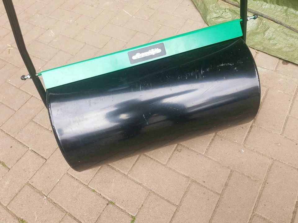 Rasenwalze Gartenwalze Saatgutstreuer Handwalze mieten in Edermünde – 3