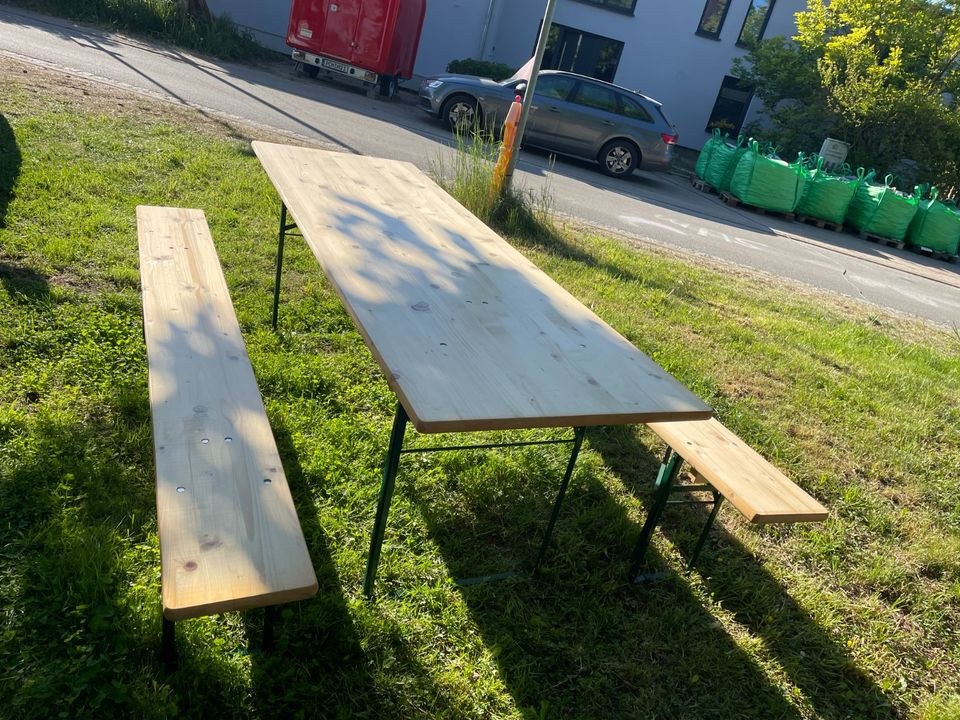 Bierzeltgarnituren Stehtische Tische mieten in Dabel – 4