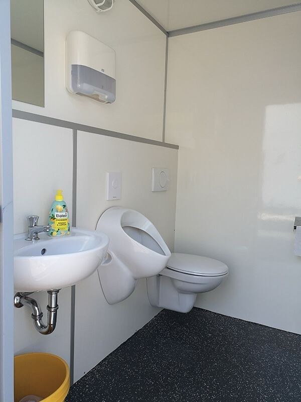 Toilettenwagen 1+1 klein mieten in Schermbeck – für Baustelle & Fest – 3