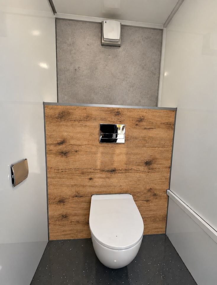 VIP Toilettenwagen WC Anhänger mieten bei Mietshop24 – 3