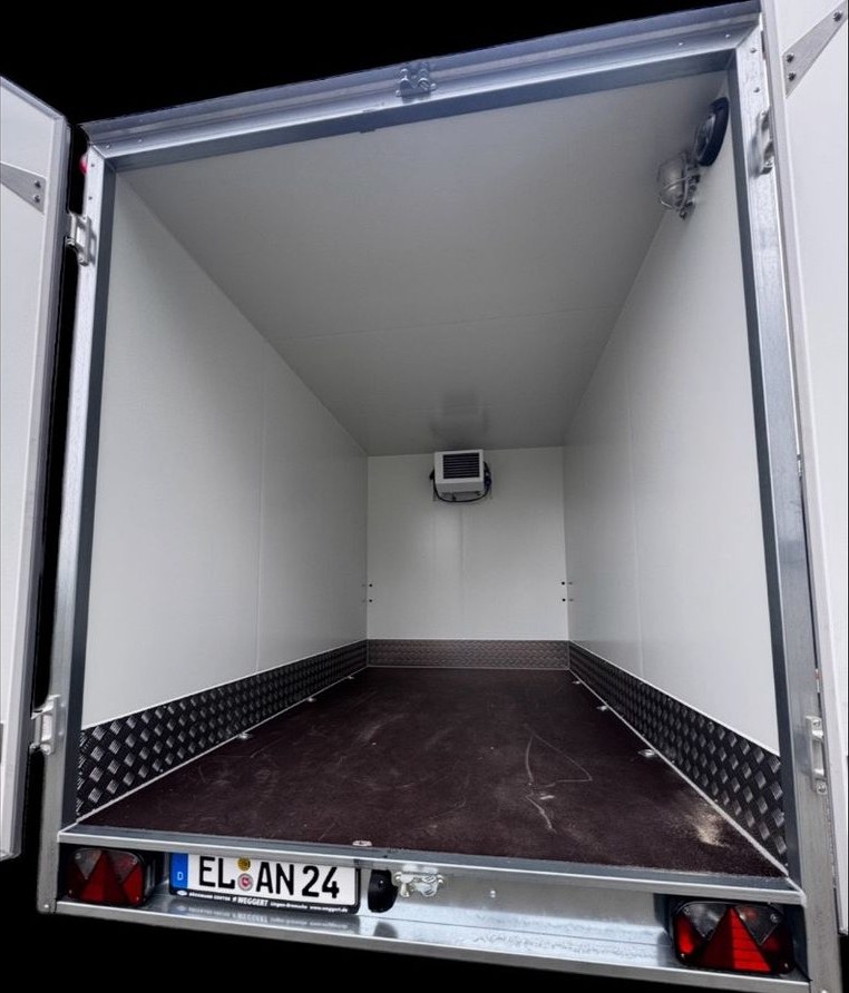 2700 kg Tandem Kühlwagen Kühlanhänger mieten bei Mietshop24 – 2