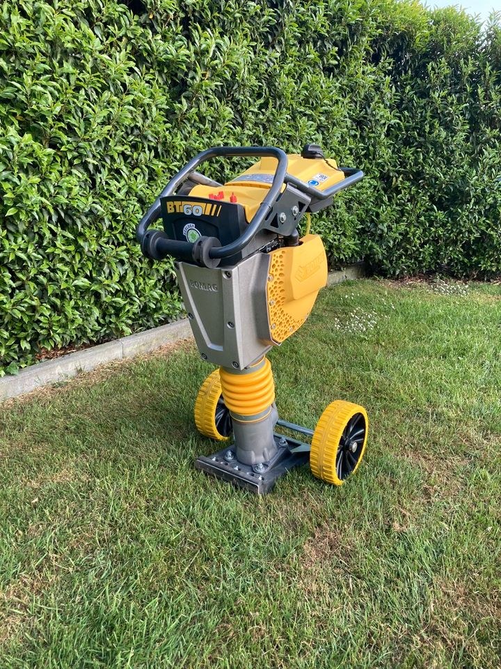 Stampfer Bomag Rüttelplatte mieten bei Minibagger Vermietung Nagel