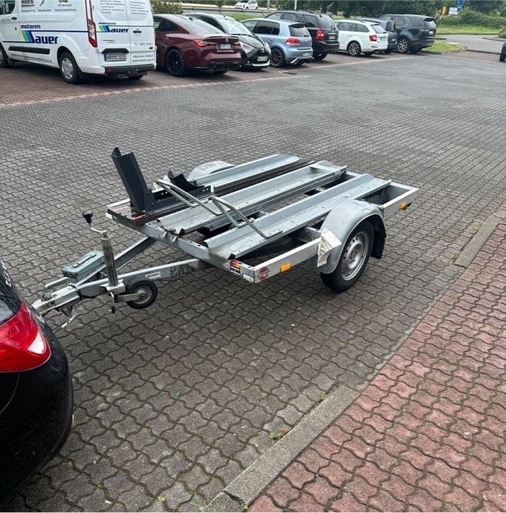 Motorrad Roller Anhänger pkw 750 kg kein Be mieten bei Mister-Event de