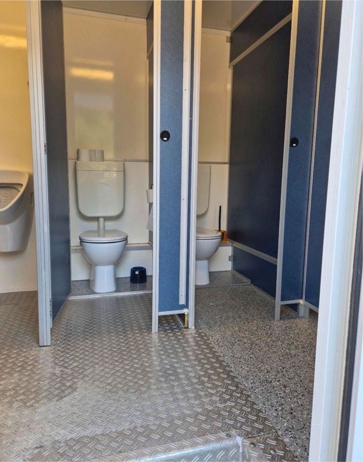 Toilette WC Klo Toilettenwagen XXL mieten bei Mister-Event de – 4