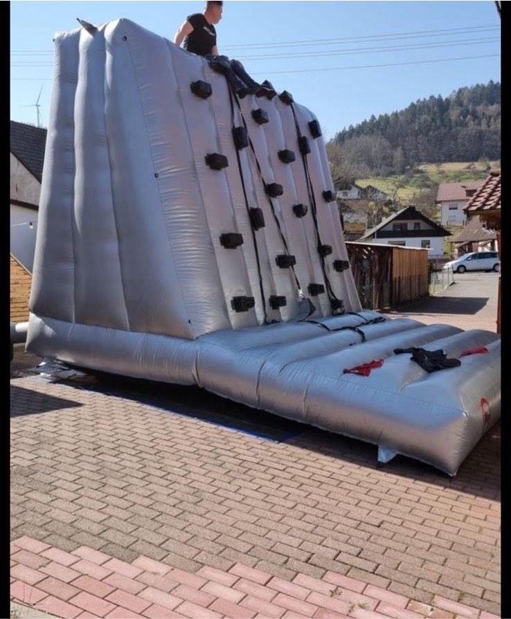 Kletterwand Hüpfburg Geburtag mieten bei Mister-Event de