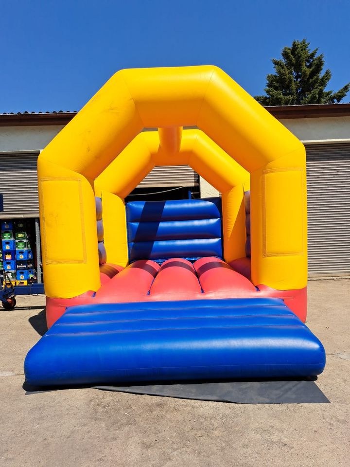 Bunte Hüpfburg Kinder Geburtag fest mieten bei Mister-Event de
