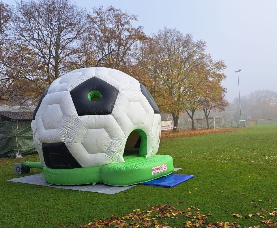 Fußball Hüpfburg mieten bei Mister-Event de – Hüpfspaß für jede Feier – 2