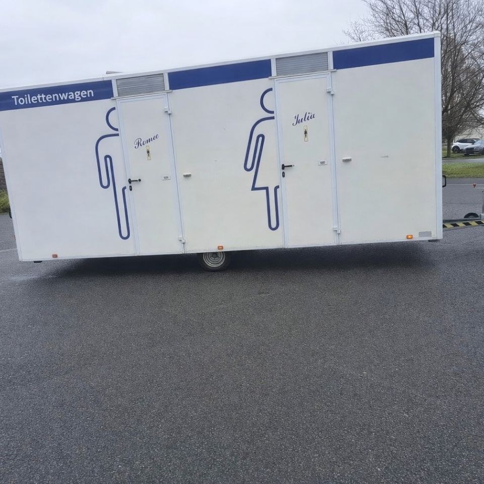 Toilettenwagen XXLToilettenanhänger WC klo mieten bei Mister-Event de