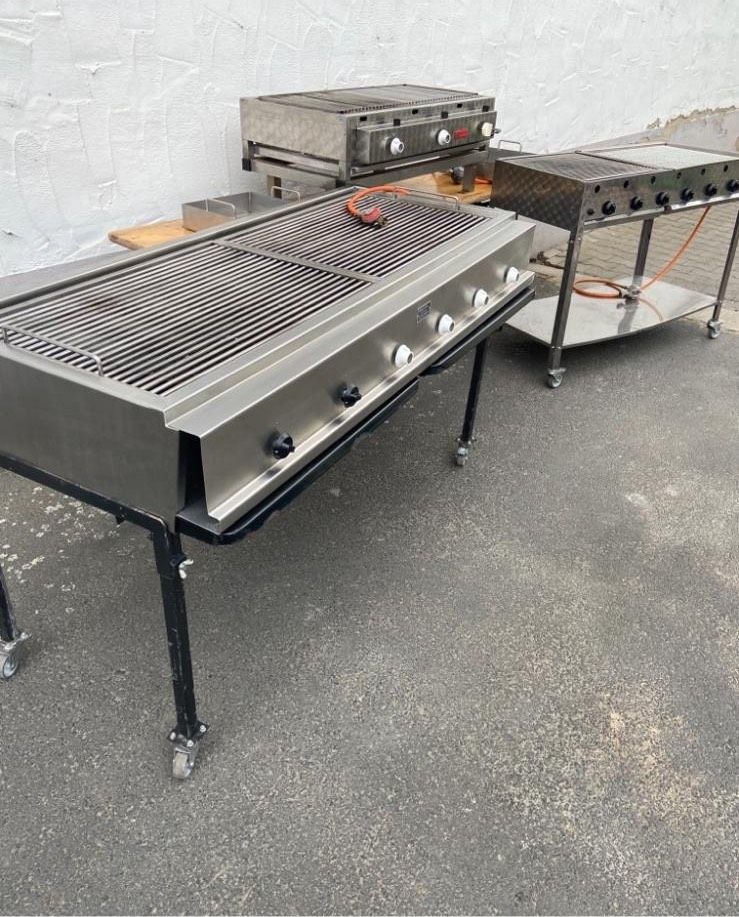 Grill BBQ Bräter grillstation xxl catering mieten bei Mister-Event de