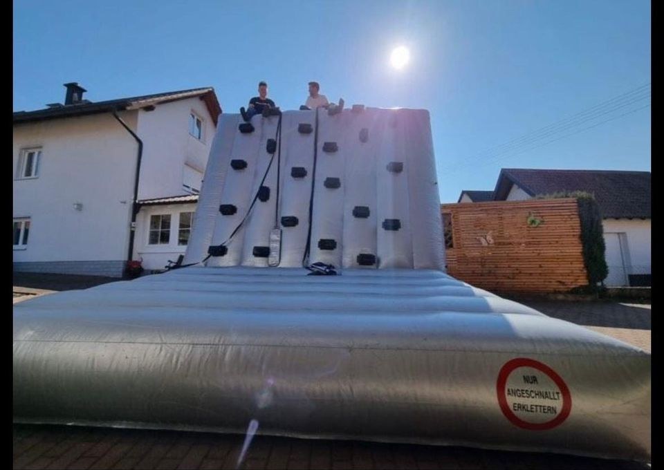Kletterwand Hüpfburg Geburtag mieten bei Mister-Event de – 2