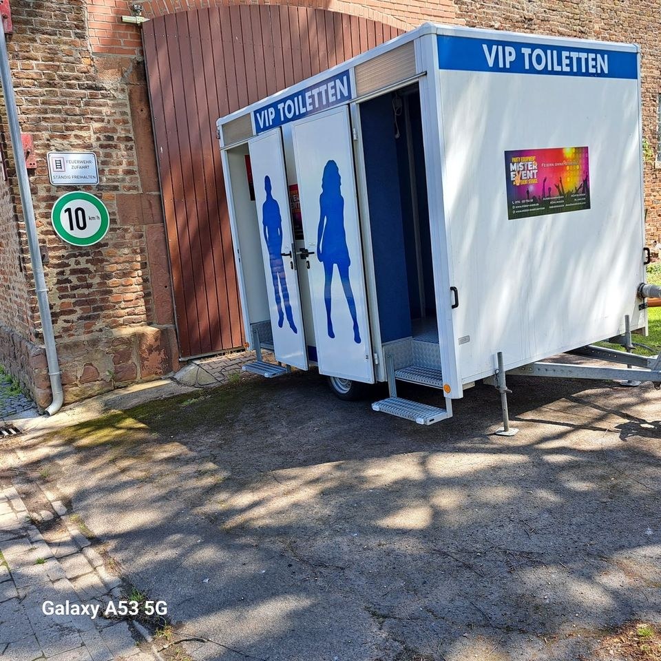 Toilette WC Toilettenwagen L Toilettenanhänger mieten in Bad Vilbel