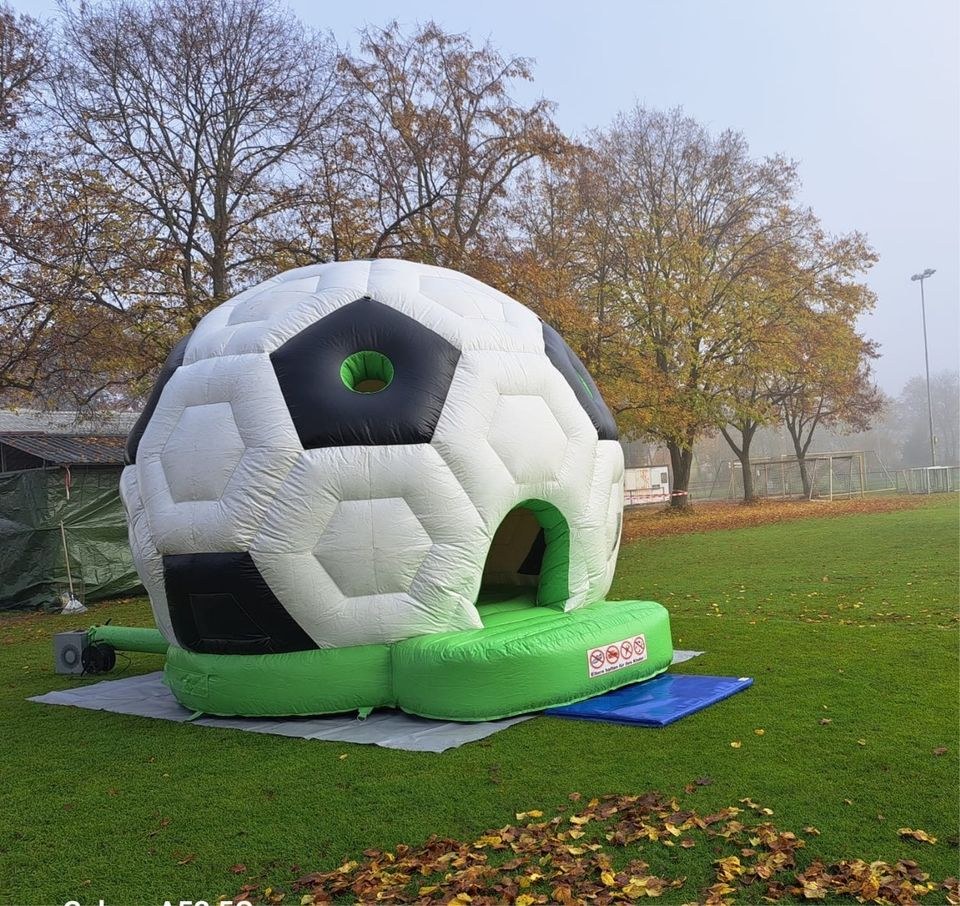 Fußball Hüpfburg mieten bei Mister-Event de – Hüpfspaß für jede Feier