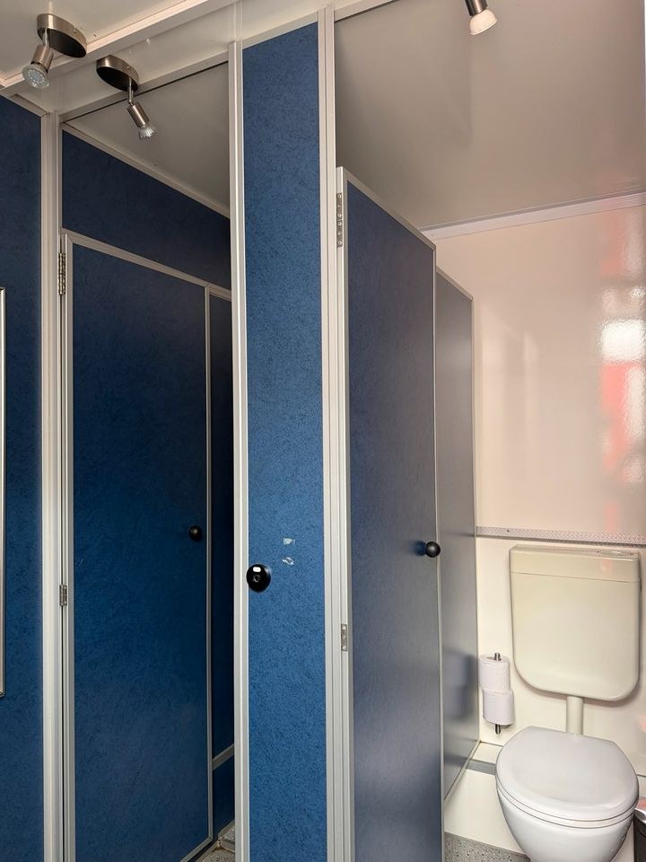 Toilettenwagen XXLToilettenanhänger WC klo mieten bei Mister-Event de – 4
