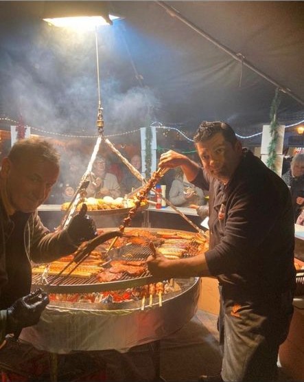 Schwenkgrill Holzkohle Grill Pavillon catering mieten in Bad Vilbel – 4