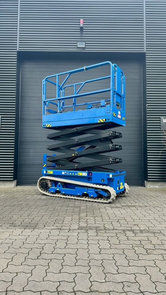 8m Raupen Scherenbühne mieten bei Motus Rental – für Montage & Fassade