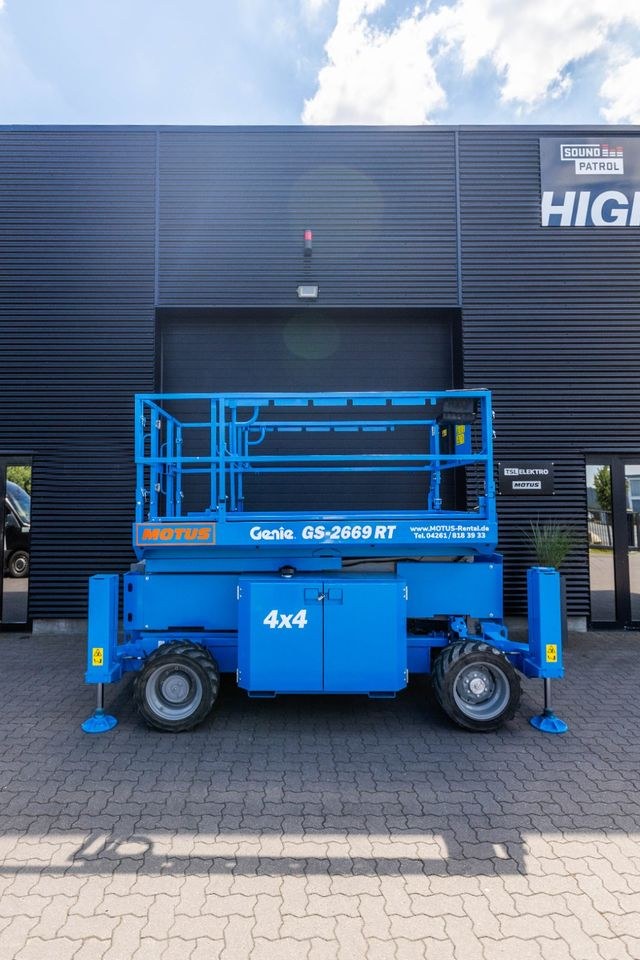 10m 4x4 GeländeSchere mieten bei Motus Rental