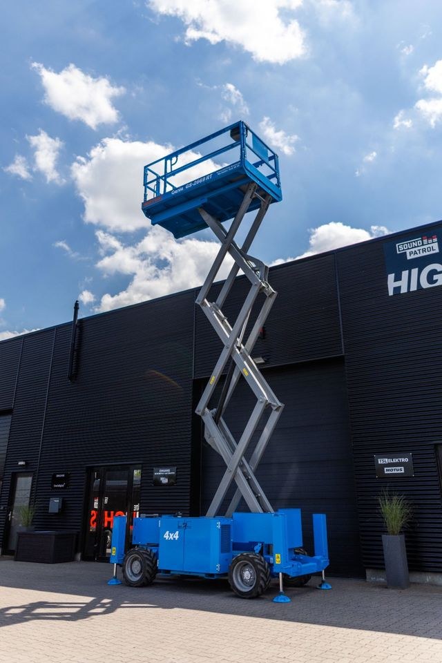10m 4x4 GeländeSchere mieten bei Motus Rental – 4