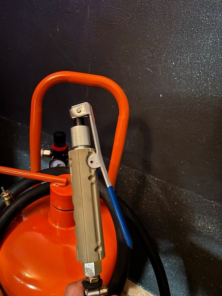 Mobiles Sandstrahlgerät Kompressor mieten bei MTK-Rent – 3
