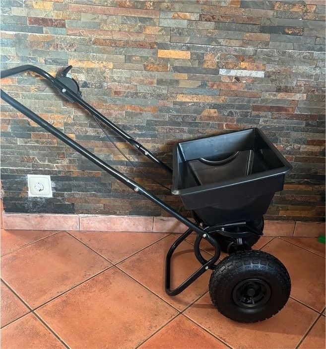 Rasenwalze Streuwagen Rasenset Rasenrakel mieten bei MTK-Rent – 3