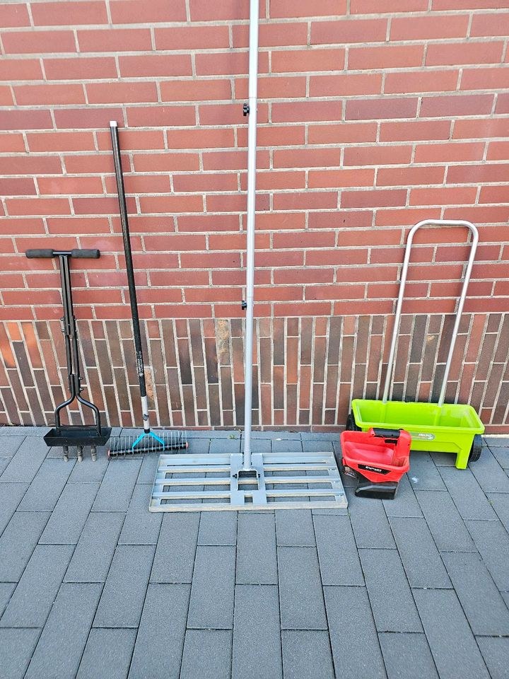 Rasenrakel Rasenspecht Vertikutierer Rasenlüfter mieten in Bornheim