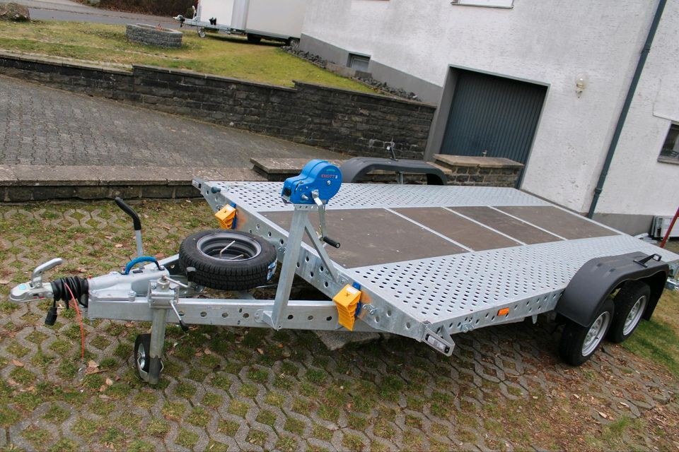 Plattformanhänger Autotransporter Tieflader mieten