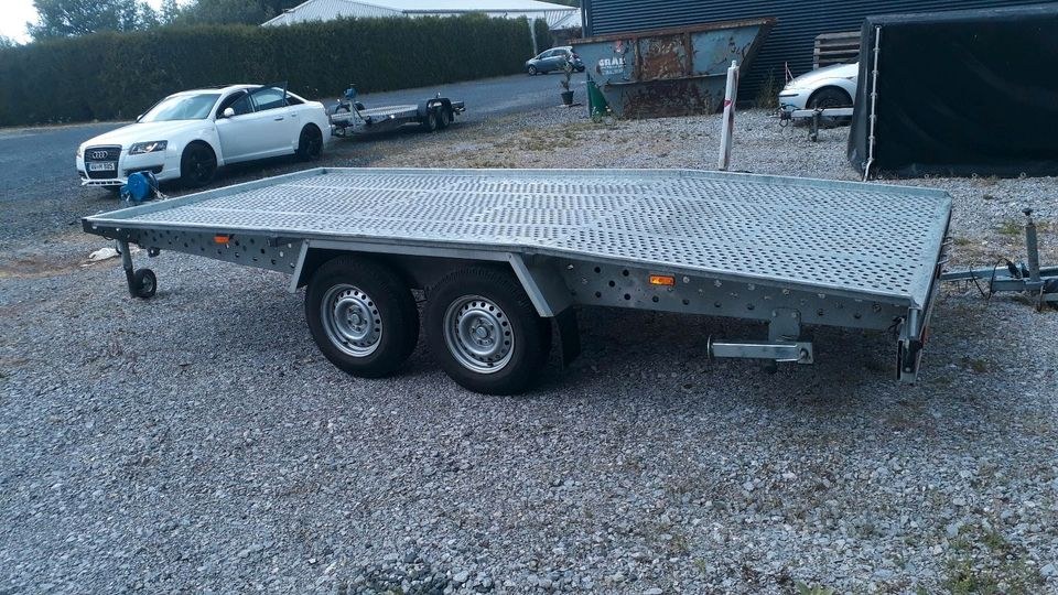 Hochlader Autotransporter Anhänger mieten bei Münner Trailer & More