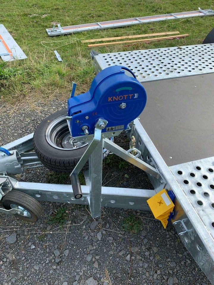 Geschlossener Autotransporter Anhänger mieten – 4