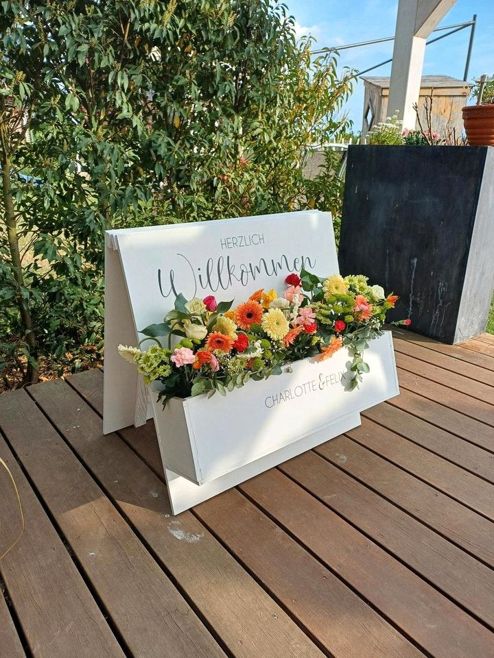 Willkommensschild Blumenbox Babyshower mieten in Stelle – 2