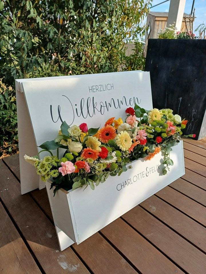 Willkommensschild Blumenbox Babyshower mieten in Stelle – 3