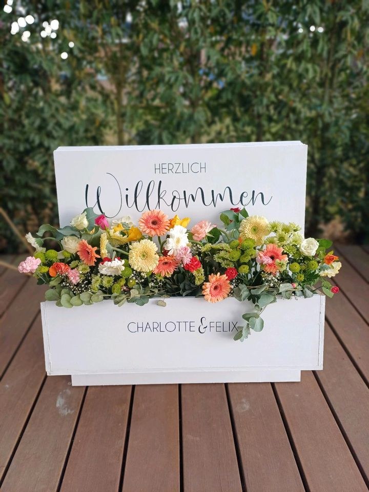 Willkommensschild Blumenbox Babyshower mieten in Stelle