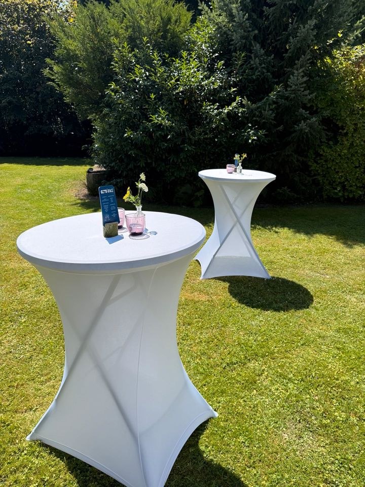 Stehtische Hussen mieten bei ONE MOMENT EVENT – für Empfang & Party