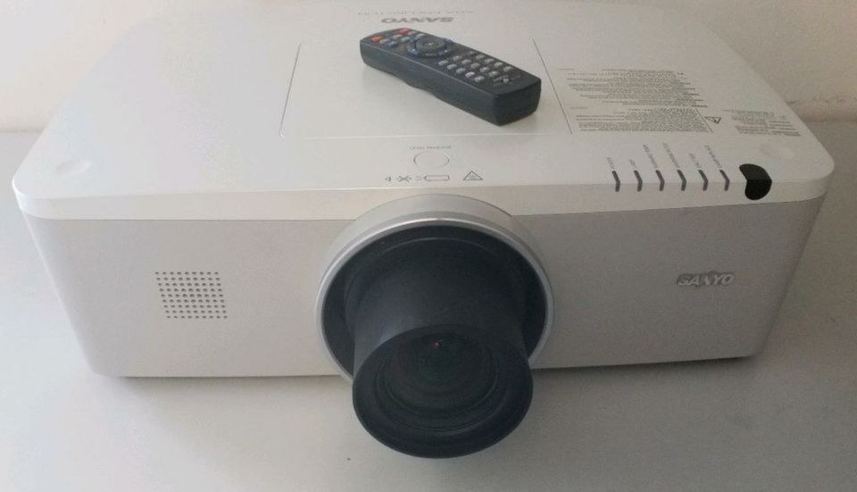 Beamer 5000 Lumen Sanyo PLC XM100L mieten in Bietigheim-Bissingen – 3