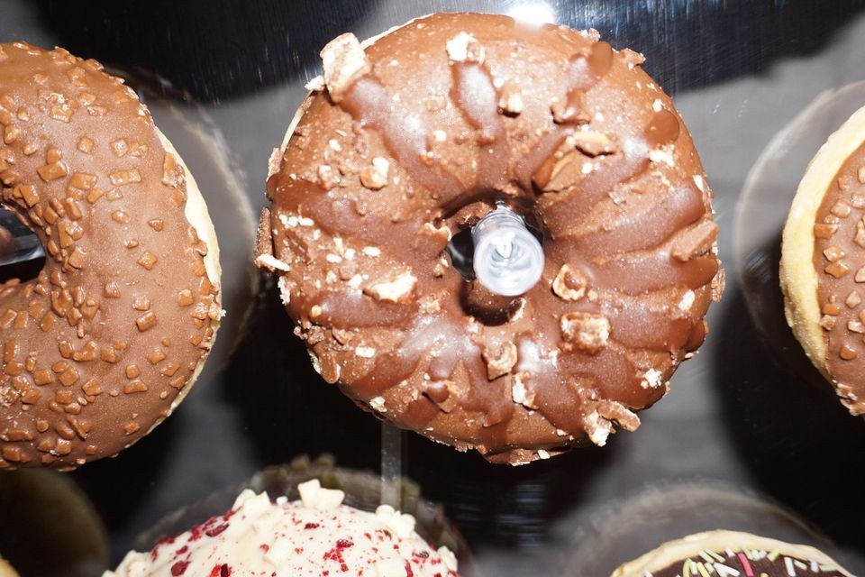 Donut Wall Donutwand 24 Donuts 63cm Ø mieten in Bietigheim-Bissingen – 4