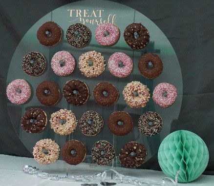 Donut Wall Donutwand 24 Donuts 63cm Ø mieten in Bietigheim-Bissingen – 2
