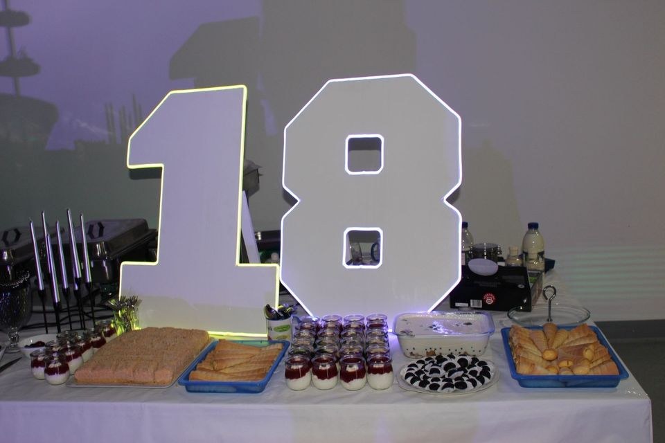 LED XXL‑Zahlen 18 Deko mieten bei Party DJ Fabrik" – für Ihr Fest – 3