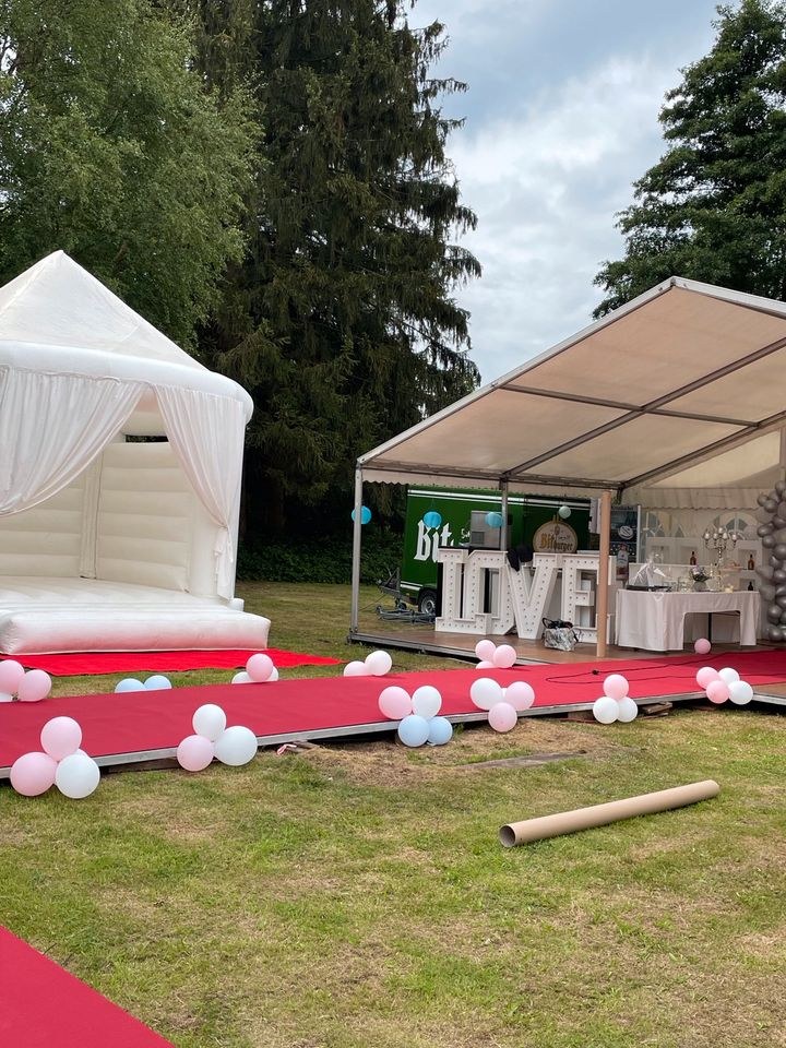 Hochzeitshüpfburg Hüpfburg weiß mieten bei Party DJ Fabrik"