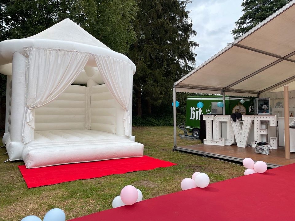 Hochzeitshüpfburg Hüpfburg weiß mieten bei Party DJ Fabrik" – 4