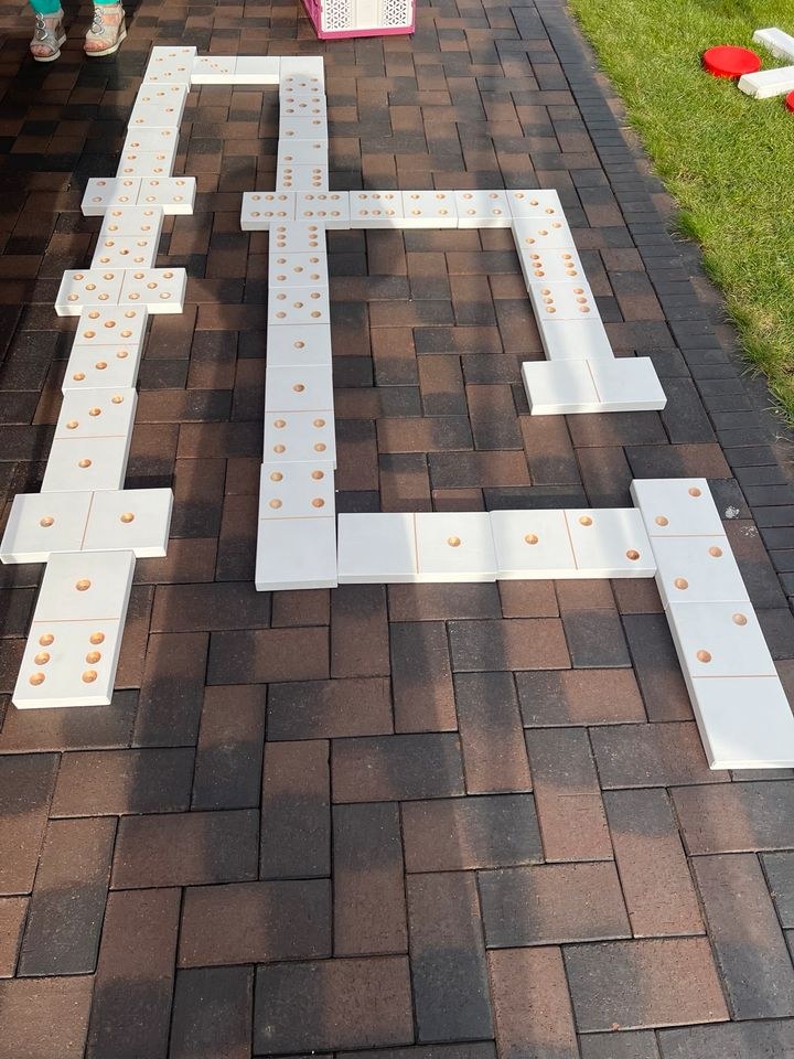 XXL Spiele Domino Wackelturm Vier Gewinnt mieten bei Party DJ Fabrik" – 2