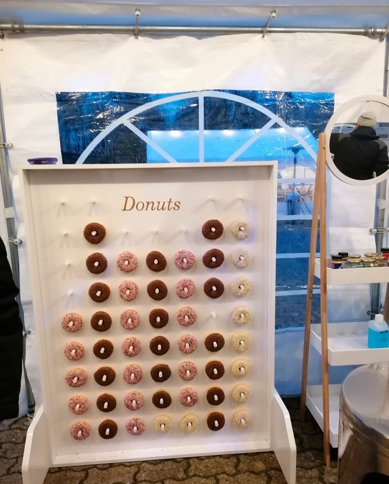 Donut Ständer XXL ca.60 Stück mieten bei Party DJ Fabrik" – 2