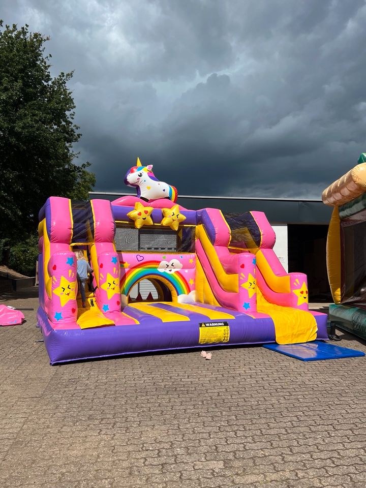 Hüpfburg XXL Einhorn mieten bei Party DJ Fabrik"