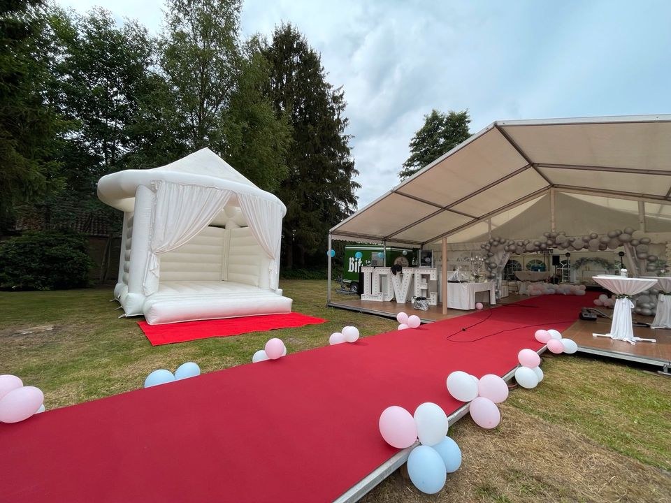 Hochzeitshüpfburg Hüpfburg weiß mieten bei Party DJ Fabrik" – 2