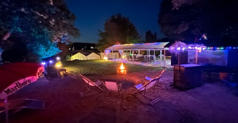 Grillhütte Partyhütte+ Sauna+ Hot Tub Nutzung mieten