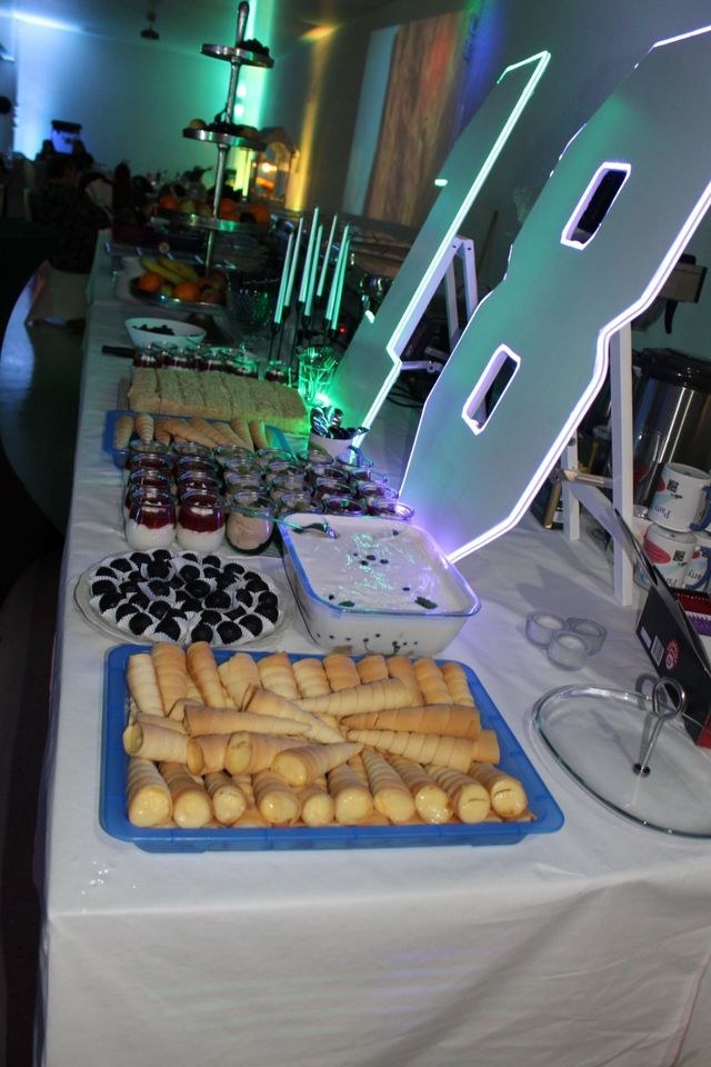 LED XXL‑Zahlen 18 Deko mieten bei Party DJ Fabrik" – für Ihr Fest – 4