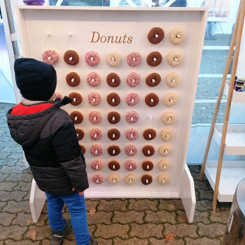 Donut Ständer XXL ca.60 Stück mieten bei Party DJ Fabrik" – 4