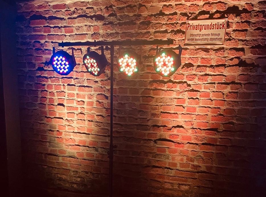 Lichtanlage 4 LED Par Lights Partybeleuchtung mieten in Lindenthal – 4