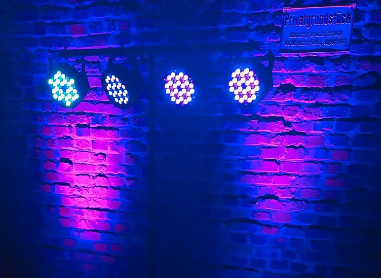 Lichtanlage 4 LED Par Lights Partybeleuchtung mieten in Lindenthal – 3