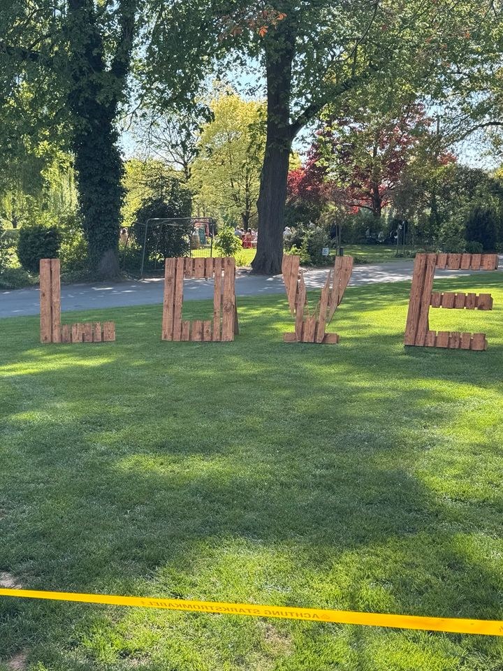 Braune beleuchtete XXL LOVE Buchstaben mieten in Bad Oeynhausen – 2