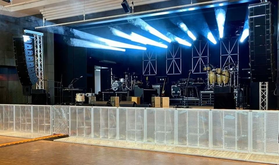 Line Array System VIO db technologies mieten in Rheine – Party-Sound – 2